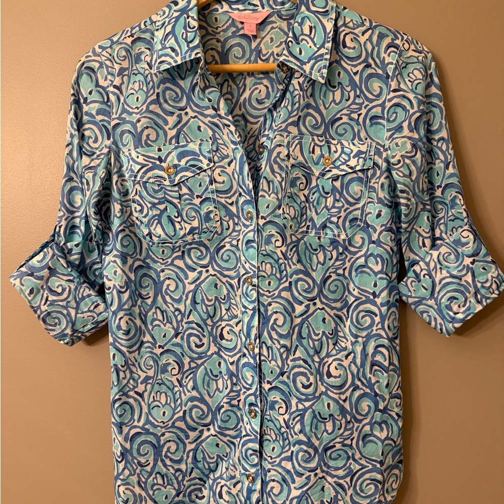 Lilly Pulitzer Sea View Button Down Shirt Size 2 Blue Swirl Fish Print Roll Tab
